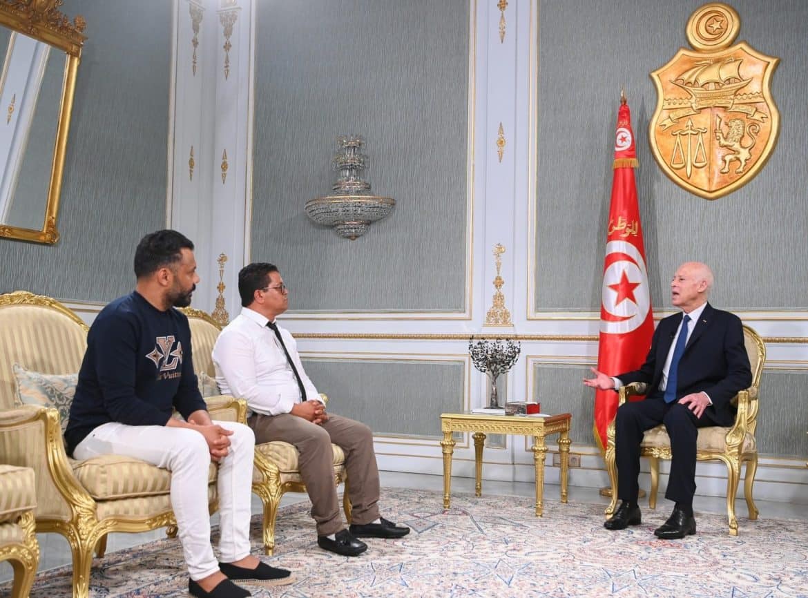 قيس سعيّد: معركة تحرير وطنية تشمل كل الجهات واستئناف مصنع السكر ببنزرت