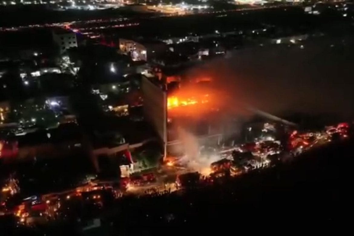 مقتل 60 شخصًا في حريق بمركز تسوق في الكوت العراقية