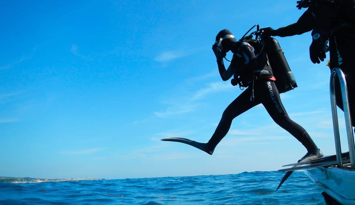 استمرار عمليات البحث عن غواص مفقود في الهوارية