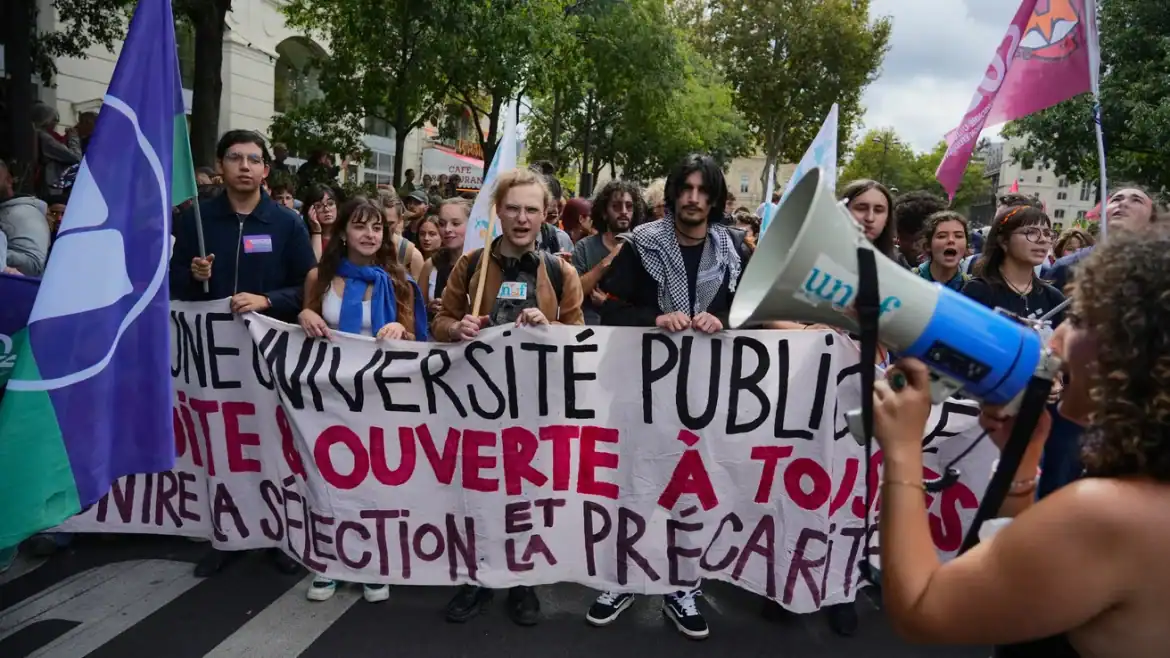 فرنسا: احتجاجات تحت شعار "أغلقوا كل شيء" واعتقال 300 متظاهر