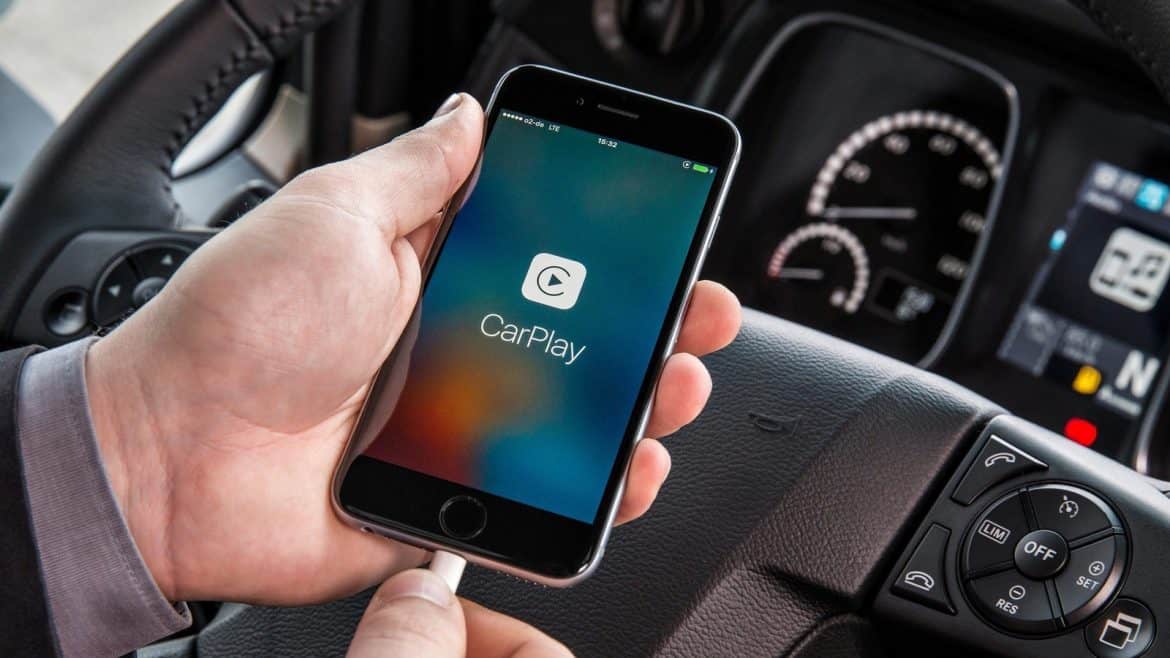 iOS 26.4 يضيف الذكاء الاصطناعي والفيديو إلى CarPlay