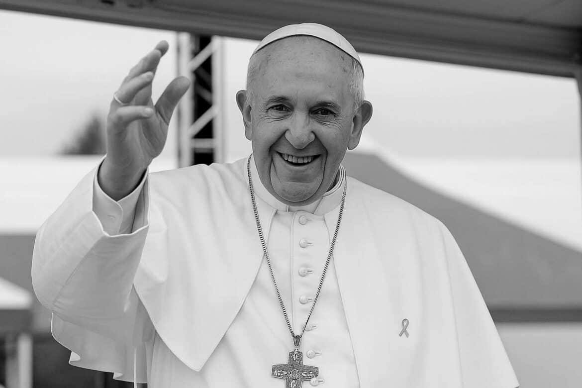 وداع تاريخي: جنازة "بابا الفقراء" بحضور 200,000 مؤمن و50 قائد دولة