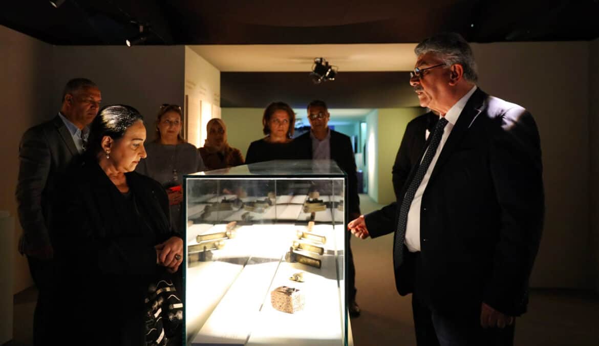 خطة جديدة لتوسيع توزيع الكتب في المؤسسات العمومية