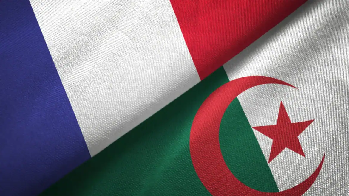 الجزائر تطرد 12 موظفاً فرنسياً وسط أزمة دبلوماسية جديدة