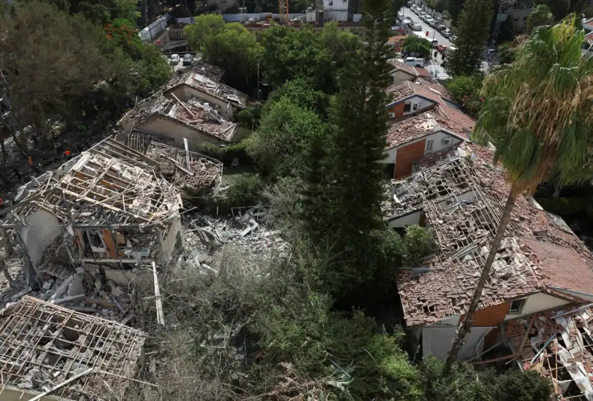 صواريخ إيرانية تضرب تل أبيب والقدس وسط تصعيد خطير