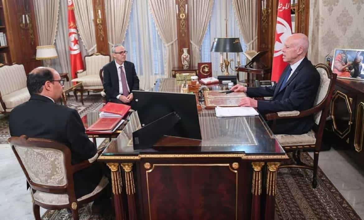 قيس سعيد: نحو إنهاء المناولة في القطاع العام وحل شركة اتصالية