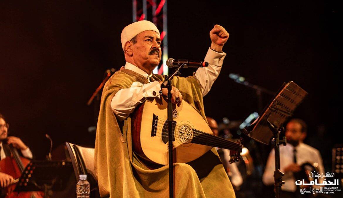 لطفي بوشناق يتألق في مهرجان الحمامات الدولي 2025 بأداء موسيقي لا يُنسى