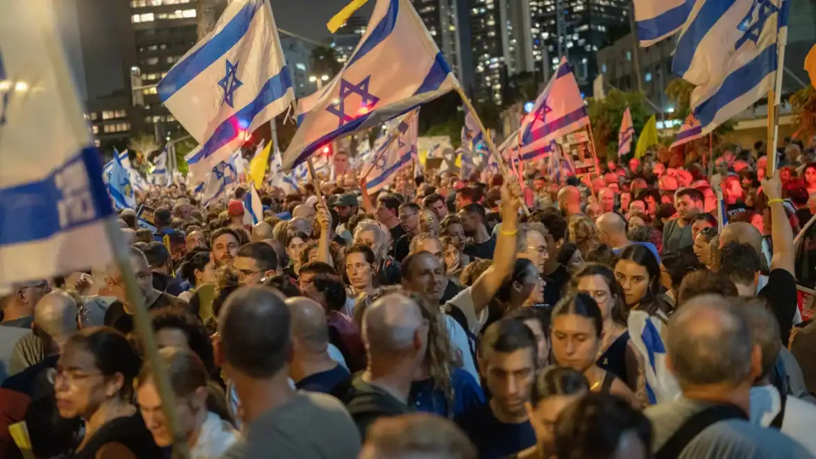 مئات الآلاف يتظاهرون في تل أبيب للمطالبة بإنهاء الحرب في غزة وإطلاق الرهائن