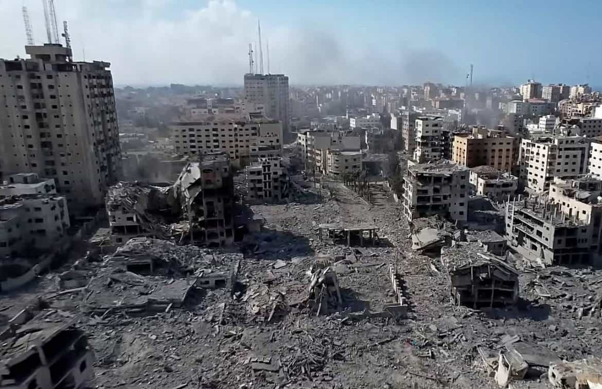 إسرائيل تشن غارات على غزة بعد اتهامات بخرق الهدنة: 9 قتلى