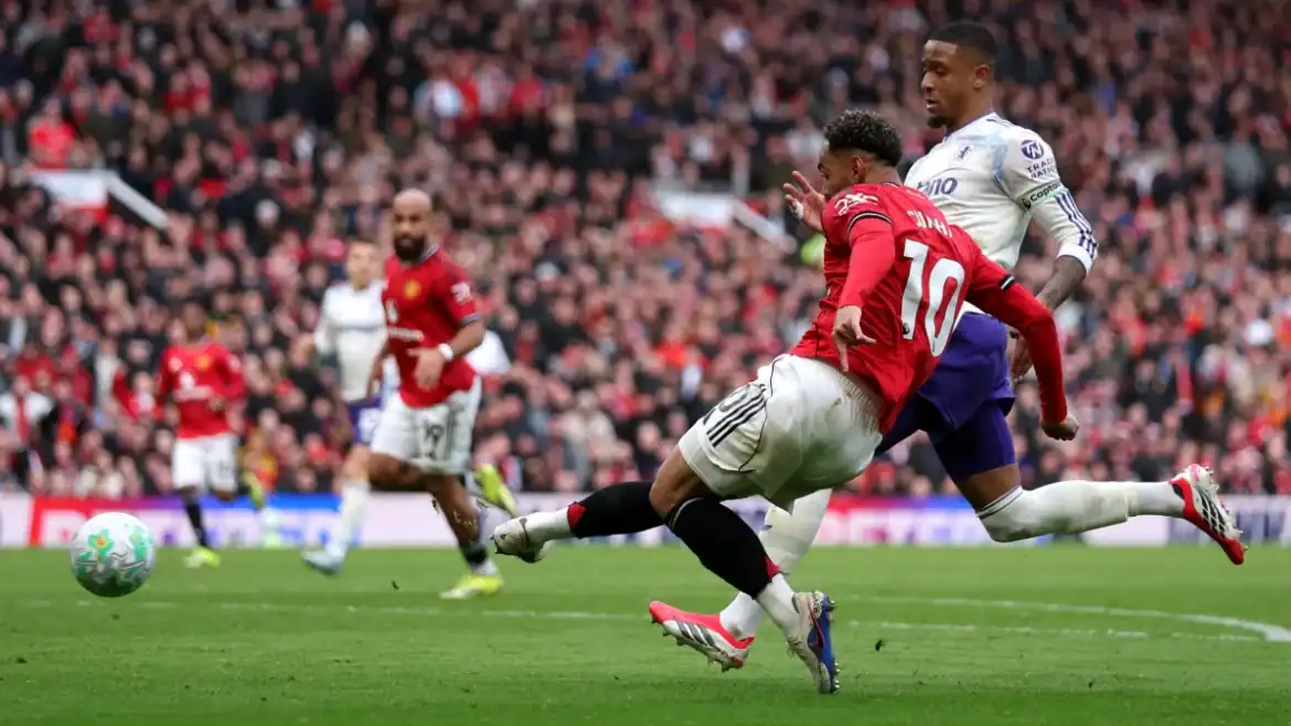 مانشستر يونايتد يهزم أستون فيلا ويعود للمنصة.. برشلونة يُذل إشبيلية 5-2