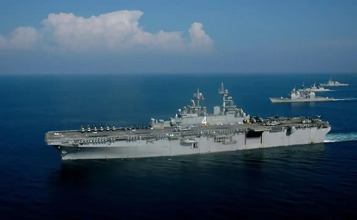  أمريكا تنقل 4000 مارينز USS Boxer إنزال إيران 2026