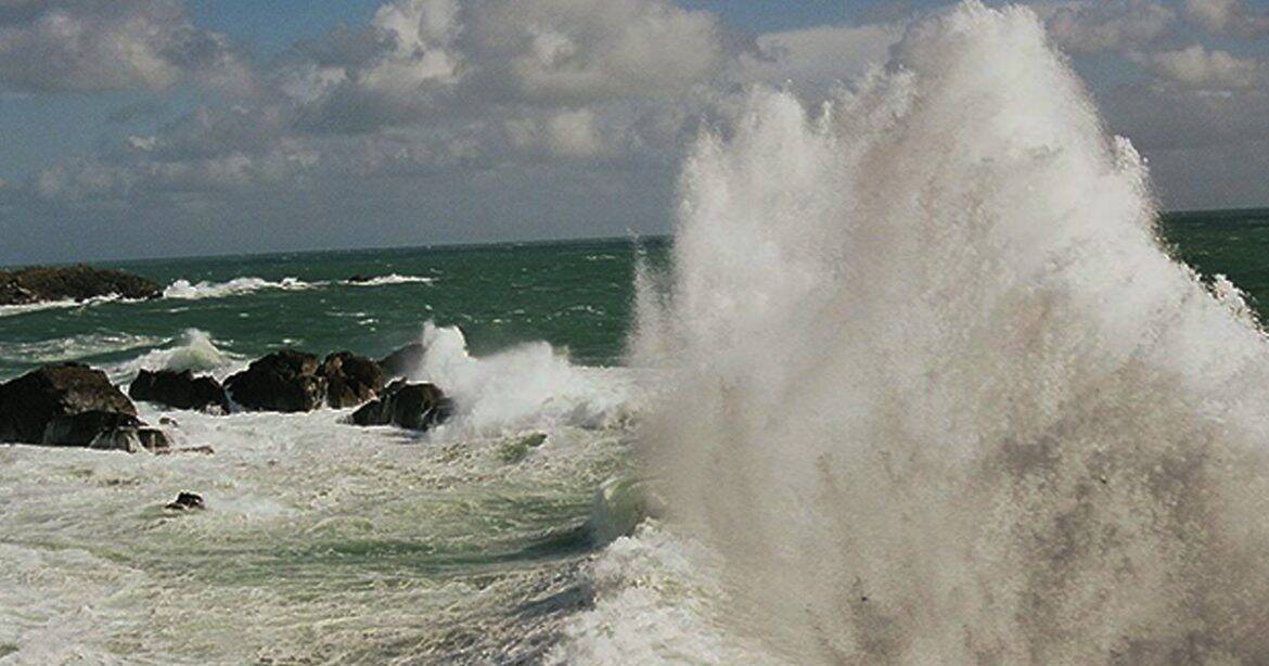 موجة برد قوية ورياح عاتية تضرب تونس